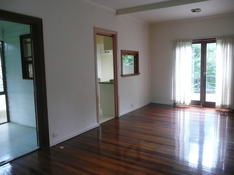 73 Irwin Tce, Oxley QLD 4075