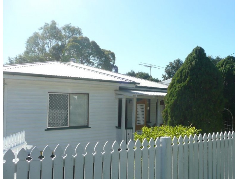 101 Englefield Rd, Oxley QLD 4075