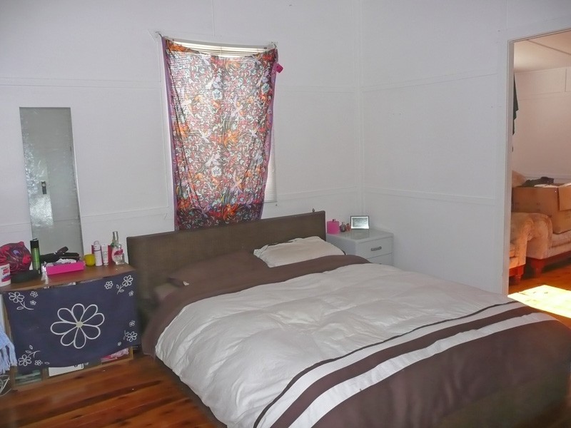101 Englefield Rd, Oxley QLD 4075