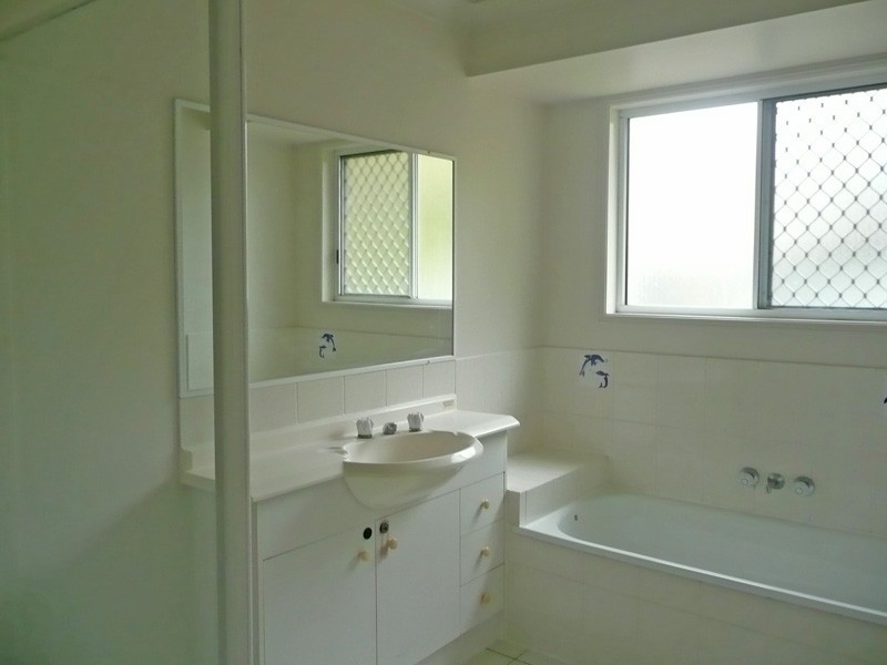 3 Norfolk Place, Seventeen Mile Rocks QLD 4073