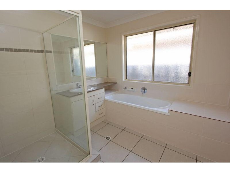 11 Michael Pl, Oxley QLD 4075