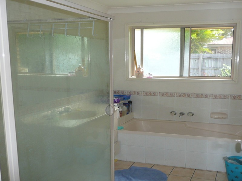 2 Selwyn Close, Forest Lake QLD 4078