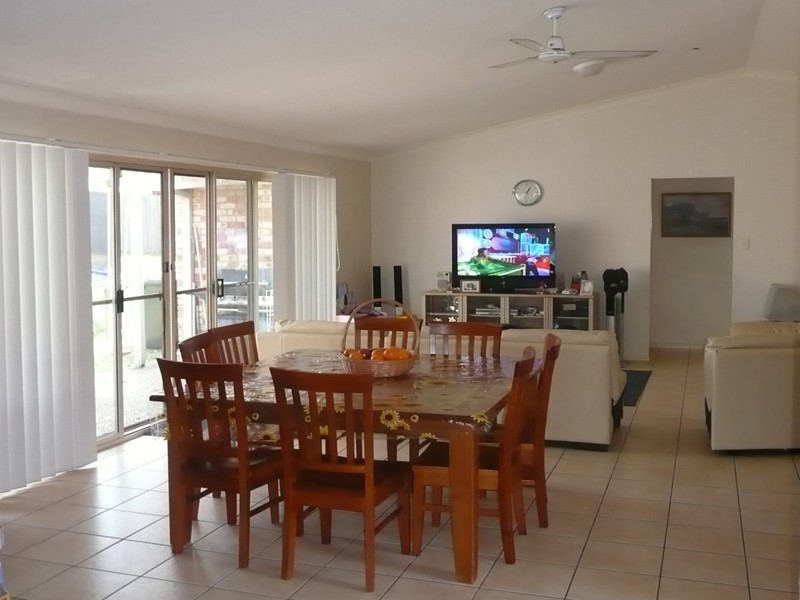 2 Selwyn Close, Forest Lake QLD 4078