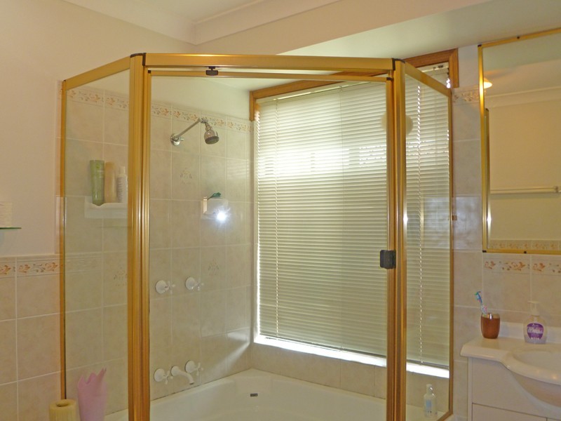 8 Pinehurst Place, Oxley QLD 4075