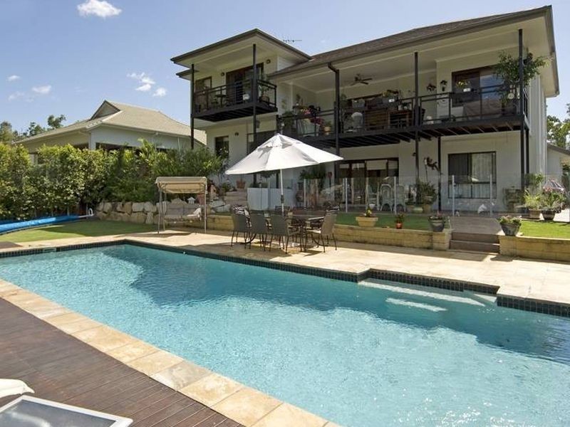 9 Rufous Cres, Brookwater QLD 4300