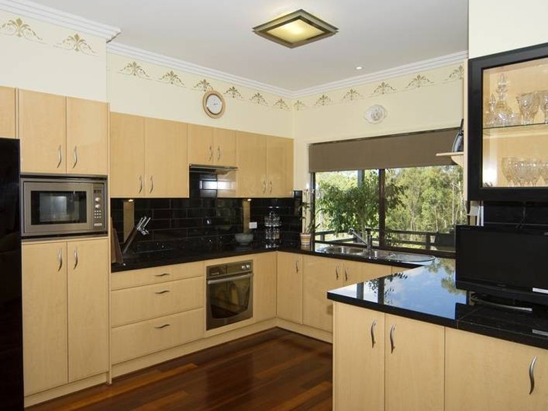 9 Rufous Cres, Brookwater QLD 4300