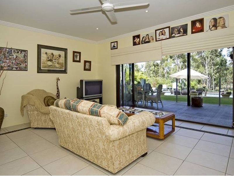 9 Rufous Cres, Brookwater QLD 4300