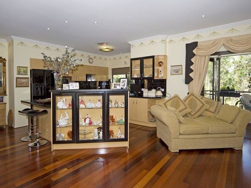 9 Rufous Cres, Brookwater QLD 4300