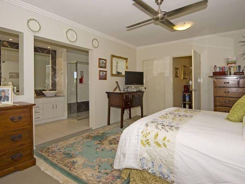9 Rufous Cres, Brookwater QLD 4300