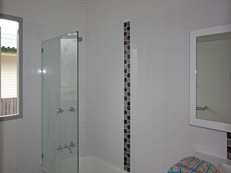 15 Lawson St, Oxley QLD 4075