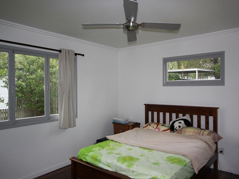 15 Lawson St, Oxley QLD 4075