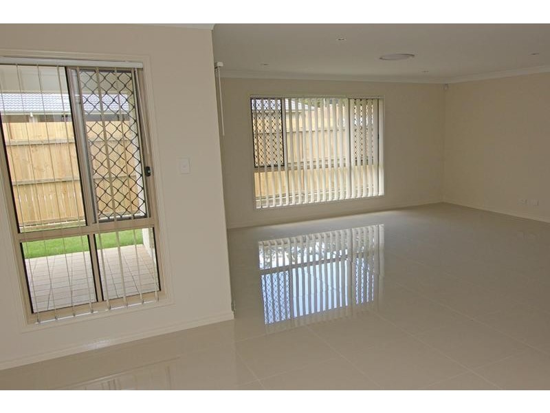 7 Knightsbridge Street, Oxley QLD 4075