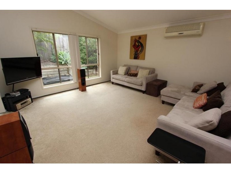 2 Rhonda Place, Oxley QLD 4075