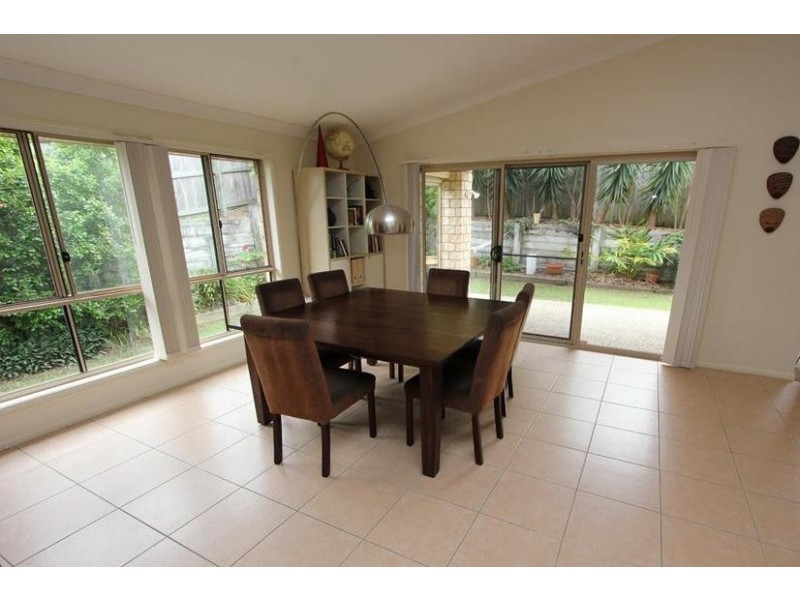 2 Rhonda Place, Oxley QLD 4075