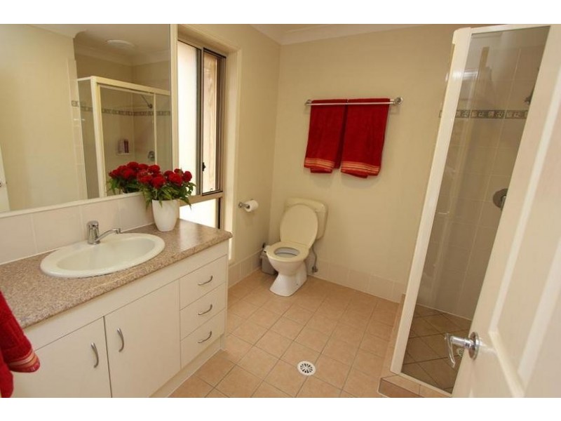 2 Rhonda Place, Oxley QLD 4075