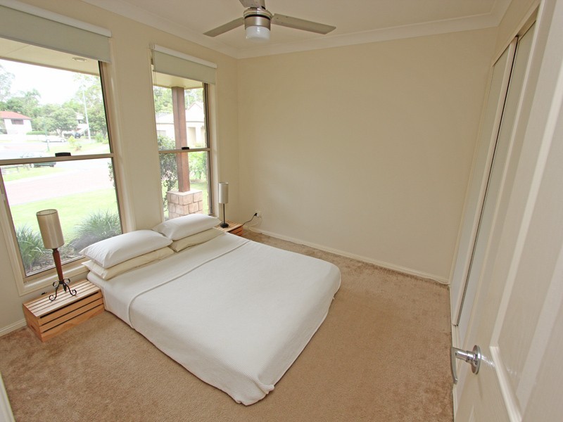 2 Rhonda Place, Oxley QLD 4075