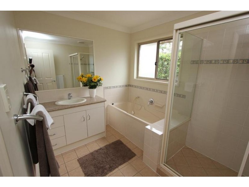 2 Rhonda Place, Oxley QLD 4075