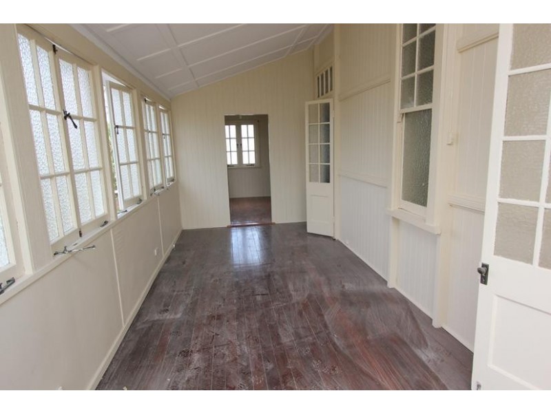 110a Englefield Rd, Oxley QLD 4075