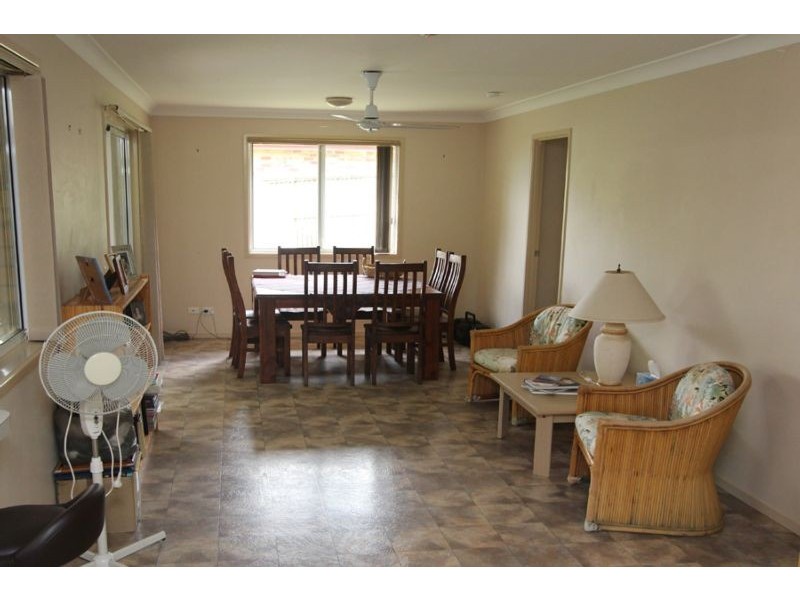 8 Norfolk Pl, Seventeen Mile Rocks QLD 4073