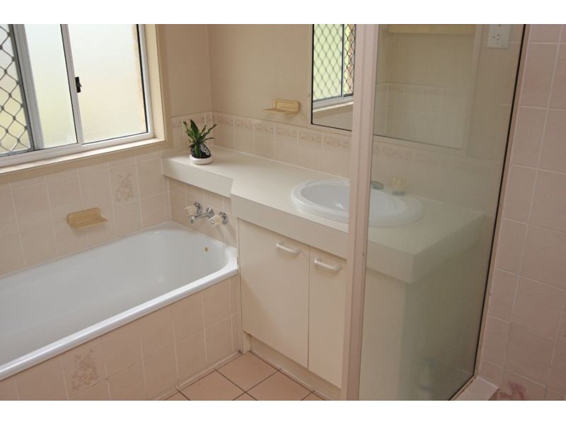 8 Norfolk Pl, Seventeen Mile Rocks QLD 4073