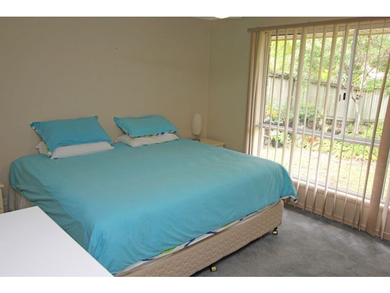 8 Norfolk Pl, Seventeen Mile Rocks QLD 4073