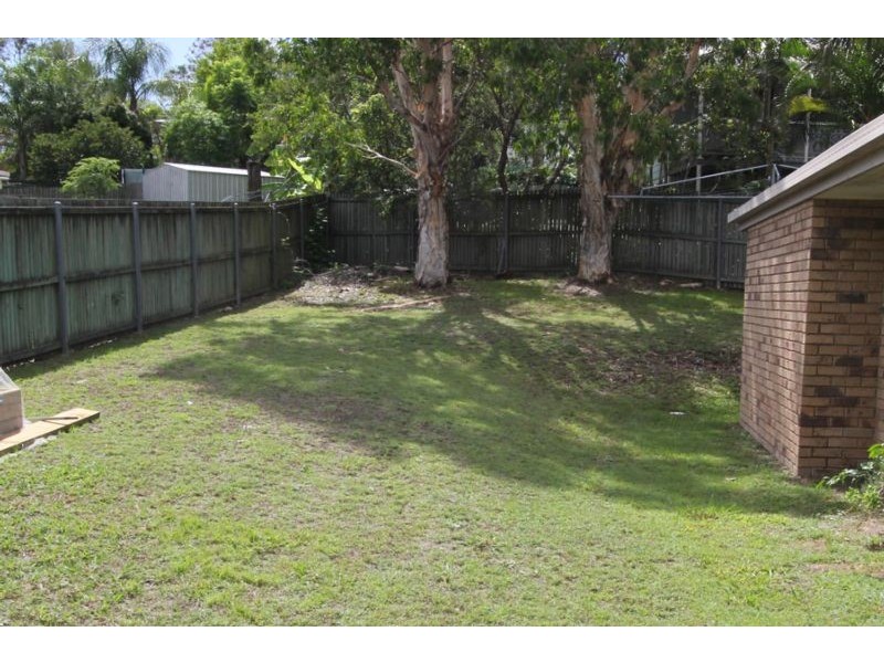 8 Norfolk Pl, Seventeen Mile Rocks QLD 4073