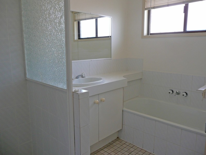 12 Alexander Rd, Oxley QLD 4075