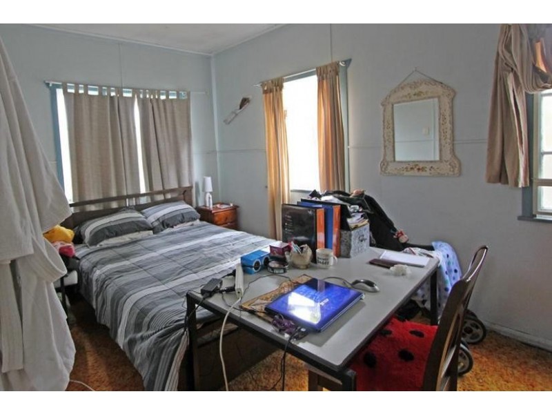 12 Premier St, Oxley QLD 4075