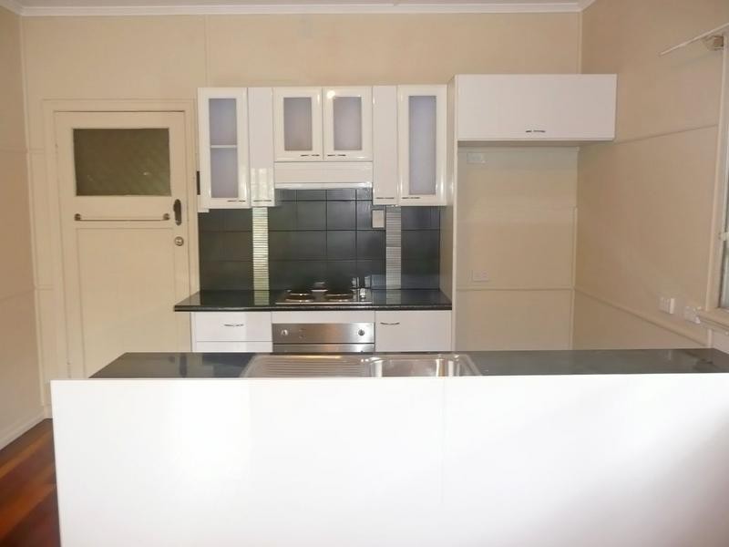 11 Bayford St, Oxley QLD 4075