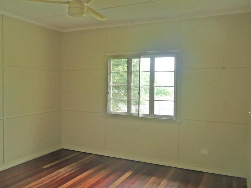 11 Bayford St, Oxley QLD 4075
