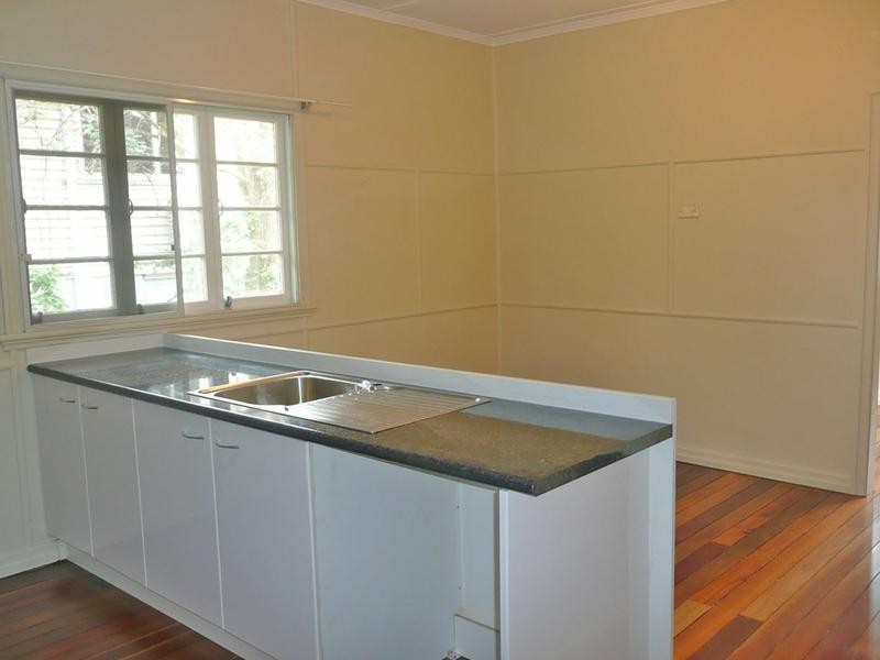 11 Bayford St, Oxley QLD 4075