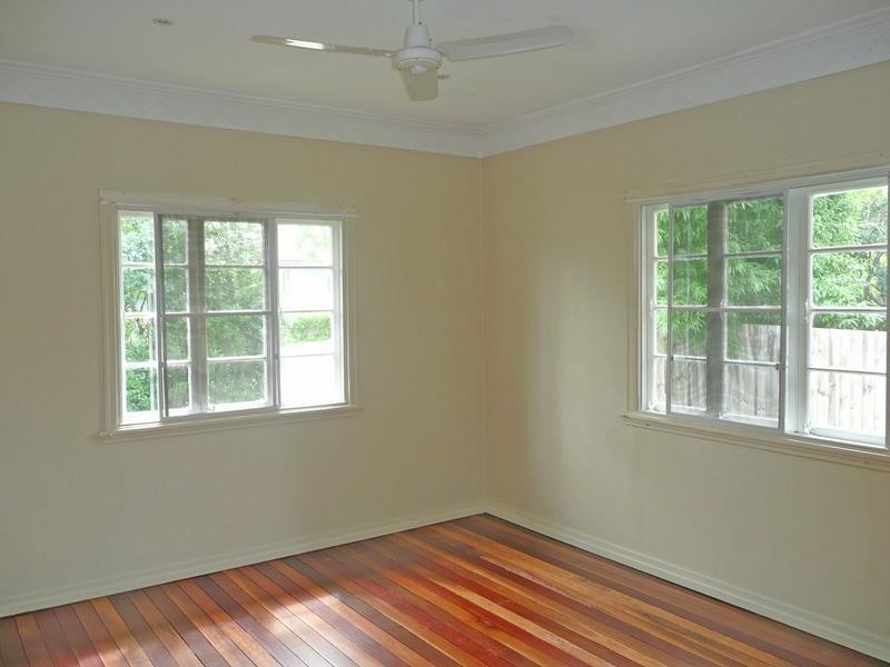 11 Bayford St, Oxley QLD 4075