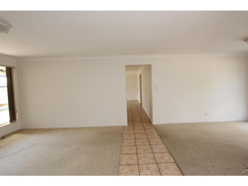 17 Gleneagles Cres, Oxley QLD 4075