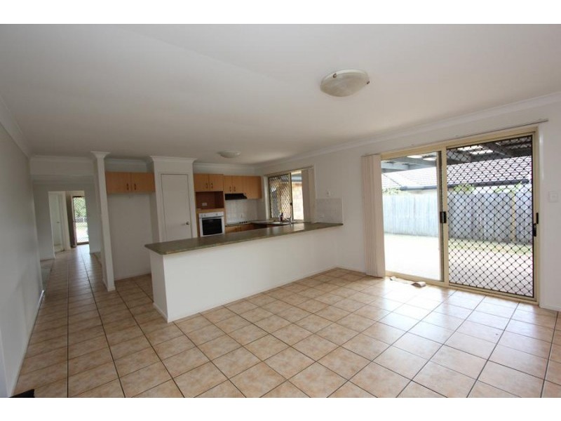 17 Gleneagles Cres, Oxley QLD 4075