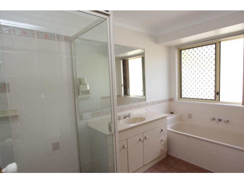 17 Gleneagles Cres, Oxley QLD 4075