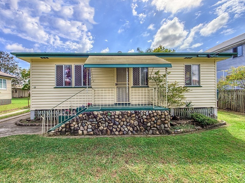 12 Logan Avenue, Oxley QLD 4075