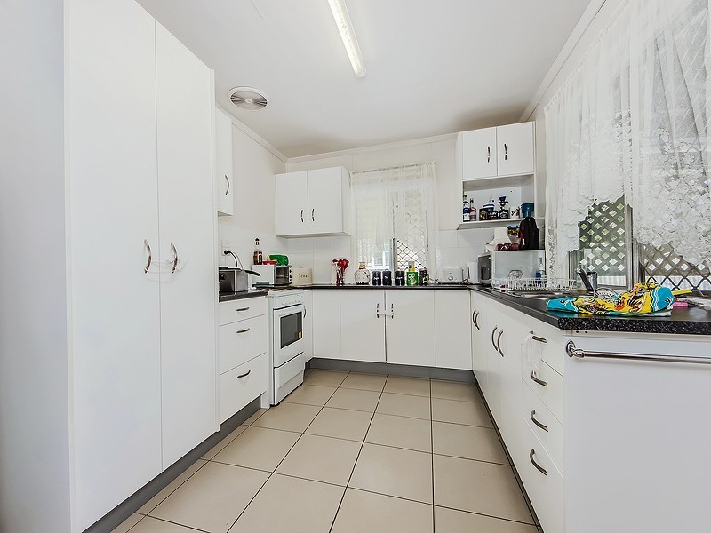 12 Logan Avenue, Oxley QLD 4075