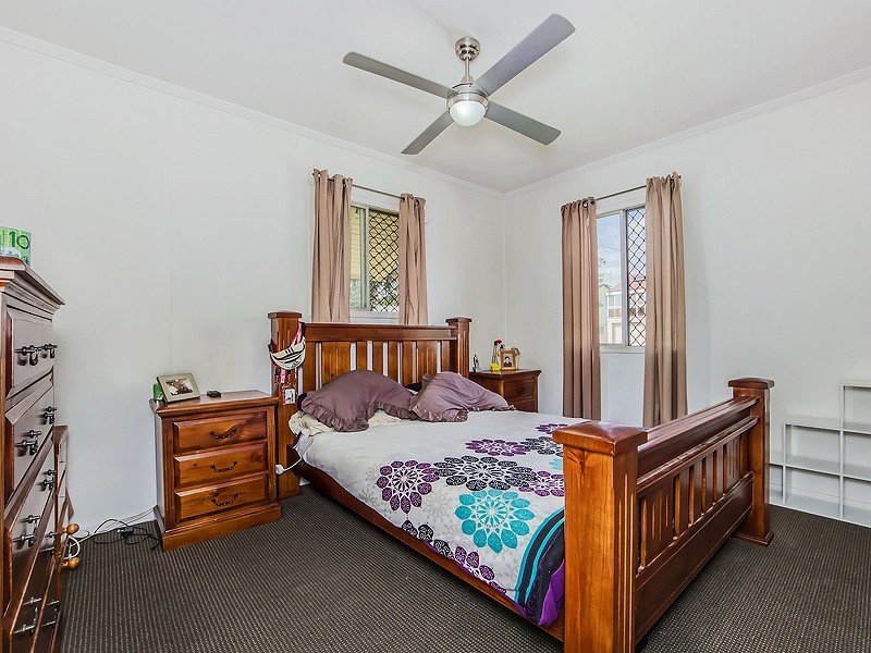 12 Logan Avenue, Oxley QLD 4075