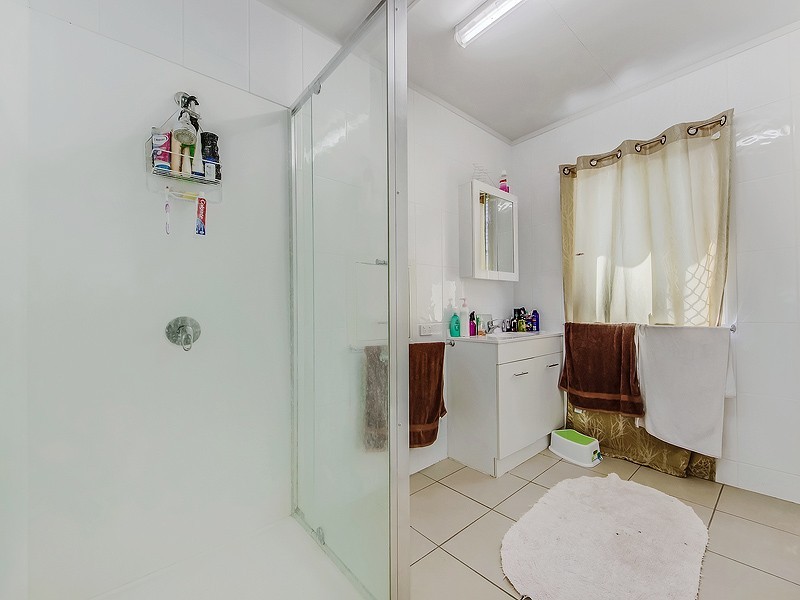 12 Logan Avenue, Oxley QLD 4075