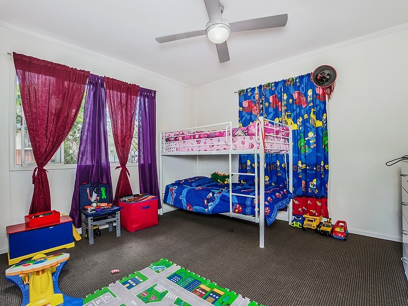 12 Logan Avenue, Oxley QLD 4075