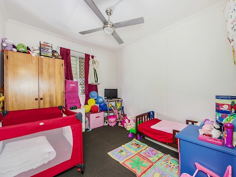 12 Logan Avenue, Oxley QLD 4075