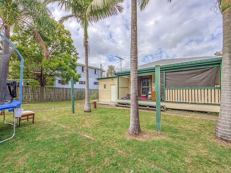 12 Logan Avenue, Oxley QLD 4075