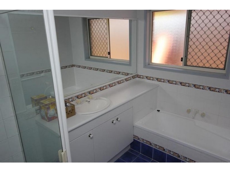 5 Whipbird St, Bellbird Park QLD 4300