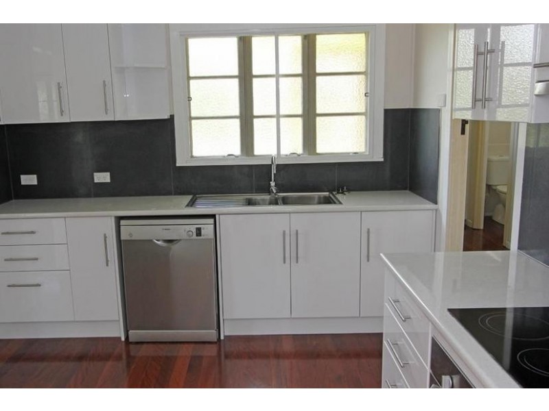 52 Englefield Rd, Oxley QLD 4075