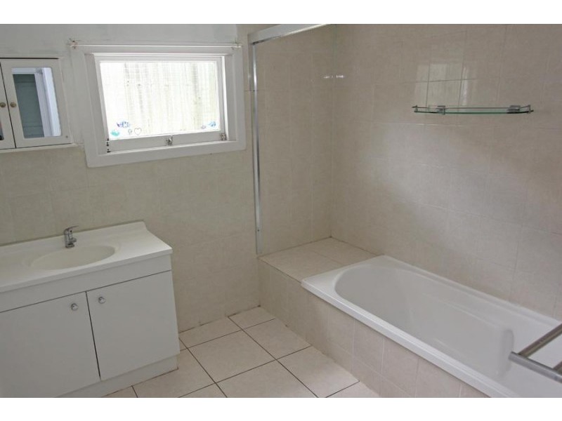 18 Alexander Rd, Oxley QLD 4075