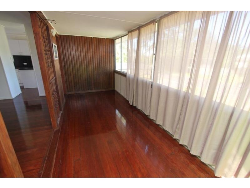 32 Lawson Street, Oxley QLD 4075