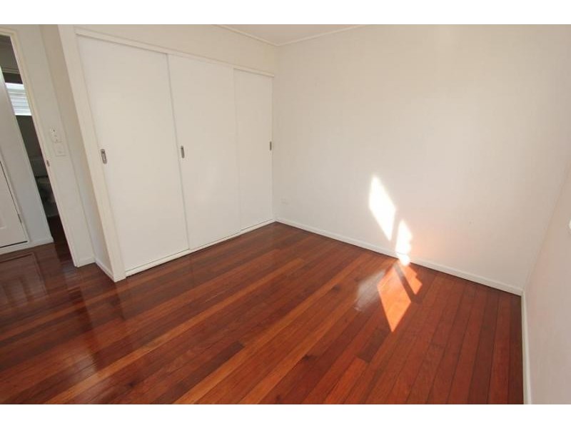 32 Lawson Street, Oxley QLD 4075