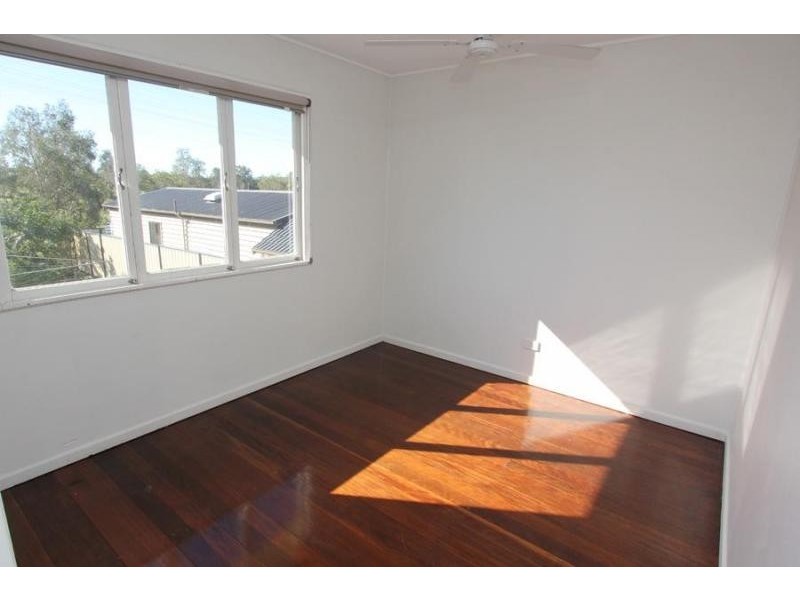 32 Lawson Street, Oxley QLD 4075