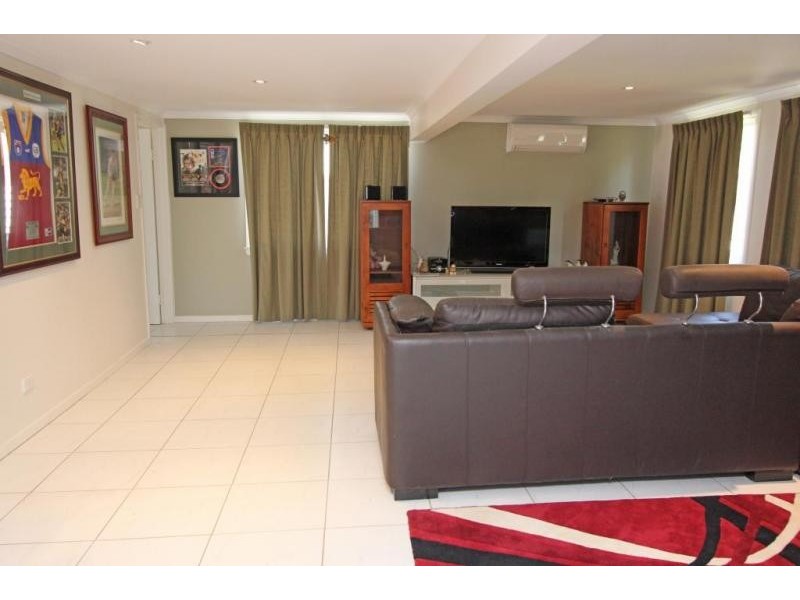 19 Gladstone Street, Oxley QLD 4075