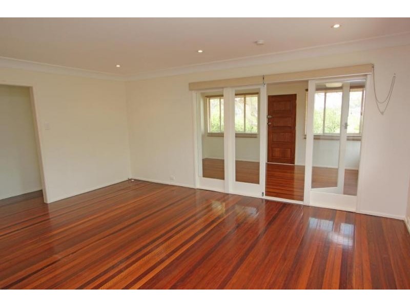 135 Douglas St, Oxley QLD 4075